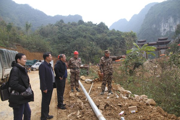 河池市人大常委会副主任韦桂元到东兰著名景区长乐宫调研(图2) 河池市人大常委会副主任韦桂元到东兰著名景区长乐宫调研(图2)