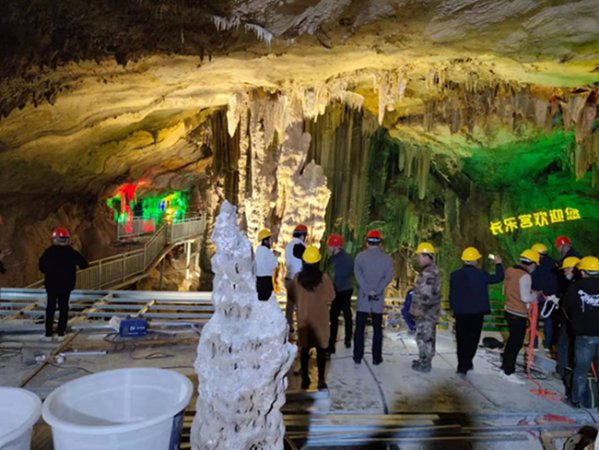 河池市人大常委会副主任韦桂元到东兰著名景区长乐宫调研(图6) 河池市人大常委会副主任韦桂元到东兰著名景区长乐宫调研(图6)