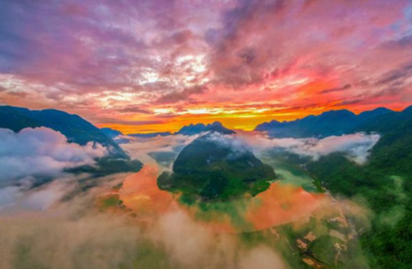 河池市人大常委会副主任韦桂元到东兰著名景区长乐宫调研(图8) 河池市人大常委会副主任韦桂元到东兰著名景区长乐宫调研(图8)