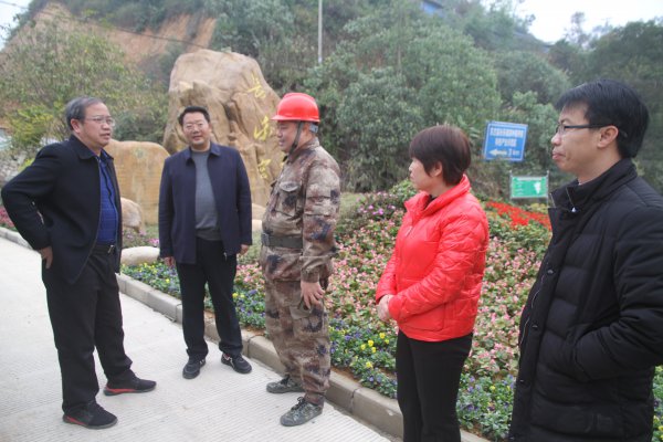 河池市人大常委会副主任韦桂元到东兰著名景区长乐宫调研(图4) 河池市人大常委会副主任韦桂元到东兰著名景区长乐宫调研(图4)