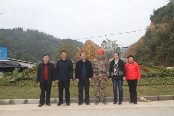 河池市人大常委会副主任韦桂元到东兰著名景区长乐宫调研(图5) 河池市人大常委会副主任韦桂元到东兰著名景区长乐宫调研(图5)