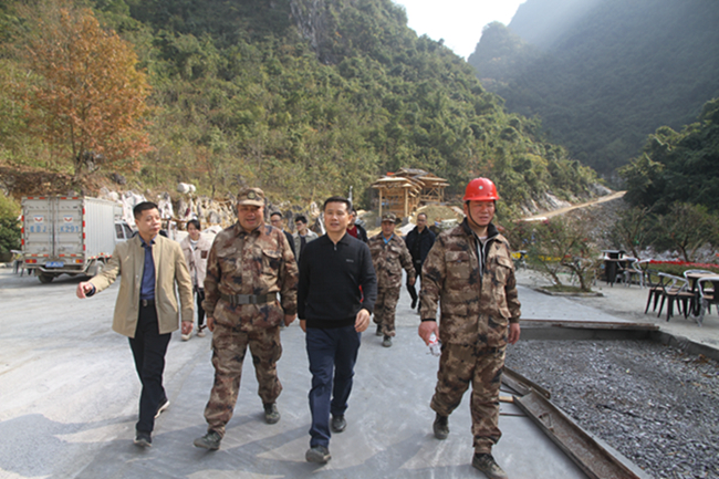 中共东兰县委书记黄贤昌到长乐宫景区调研开放准备情况(图2) 中共东兰县委书记黄贤昌到长乐宫景区调研开放准备情况(图2)