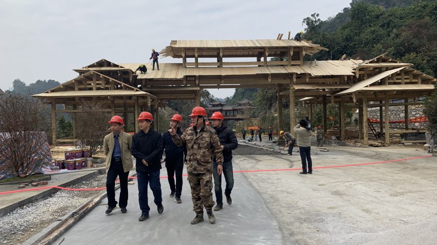 中共东兰县委书记黄贤昌到长乐宫景区调研开放准备情况(图3) 中共东兰县委书记黄贤昌到长乐宫景区调研开放准备情况(图3)