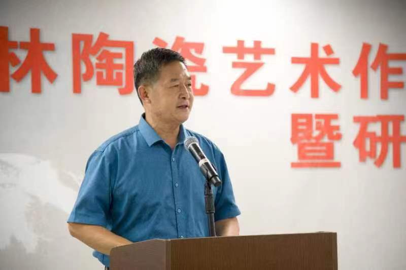 张文林陶瓷艺术作品展在“宝安1990”开幕(图2) 张文林陶瓷艺术作品展在“宝安1990”开幕(图2)