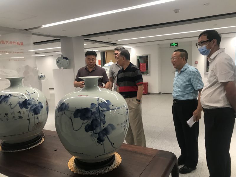 张文林陶瓷艺术作品展在“宝安1990”开幕(图6) 张文林陶瓷艺术作品展在“宝安1990”开幕(图6)