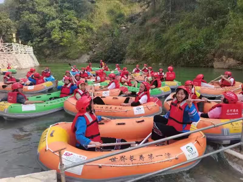 广西东兰香河漂流游客爆满(图5) 广西东兰香河漂流游客爆满(图5)