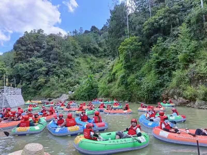广西东兰香河漂流游客爆满(图7) 广西东兰香河漂流游客爆满(图7)