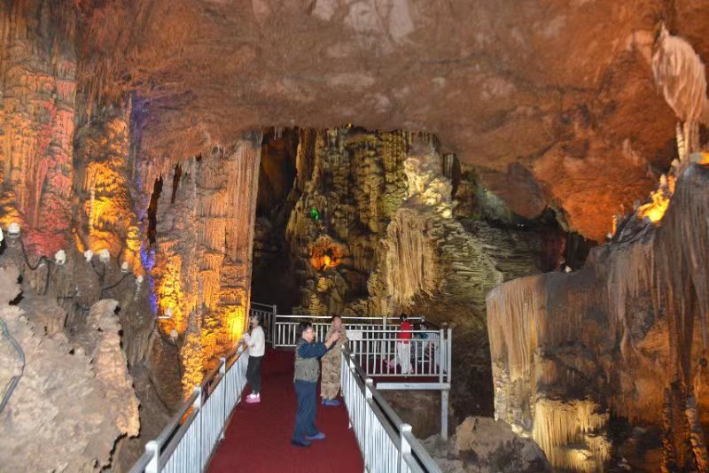 自带空调的避暑景区东兰长乐宫溶洞(图7) 自带空调的避暑景区东兰长乐宫溶洞(图7)