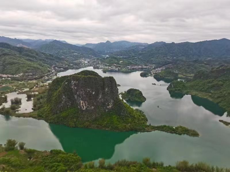 巴马国际旅游度假区首个氧吧山项目在广东举行投资签约(图9) 巴马国际旅游度假区首个氧吧山项目在广东举行投资签约(图9)