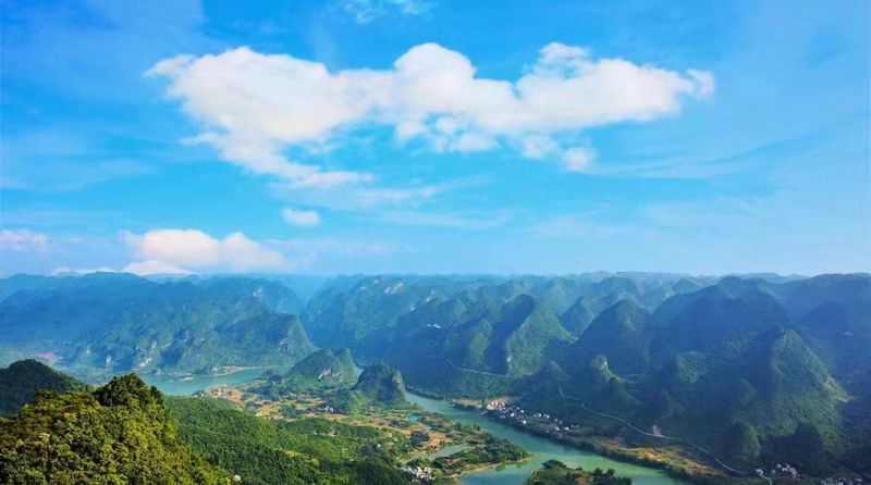 巴马国际旅游度假区首个氧吧山项目在广东举行投资签约(图8) 巴马国际旅游度假区首个氧吧山项目在广东举行投资签约(图8)