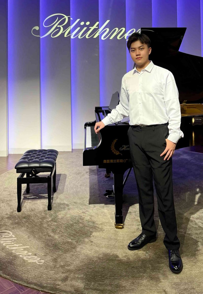 广东钢琴选手郭运获第三届德国隆尼施国际钢琴大赛网络半决赛特等奖(图2) 广东钢琴选手郭运获第三届德国隆尼施国际钢琴大赛网络半决赛特等奖(图2)