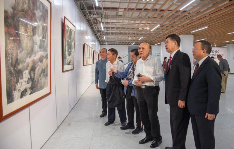 “丹青溢彩绘初心·翰墨飘香颂党恩”美术作品展在宝安1990开幕(图4)