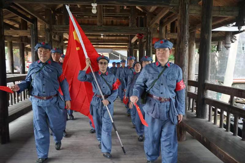 广西第一湾股份公司隆重推出坐红船寻伟人足迹红色旅游线路(图2)