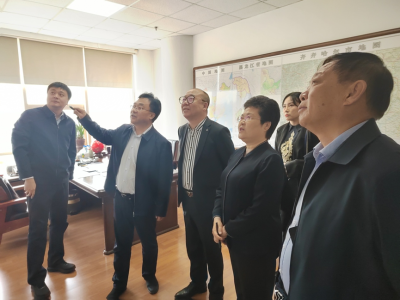 齐齐哈尔市委书记沈宏宇会见京海集团董事局主席梁策一行(图3)