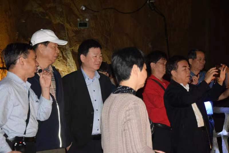 <strong>福建泉州市老区经济发展促进会到广西东兰考察</strong>