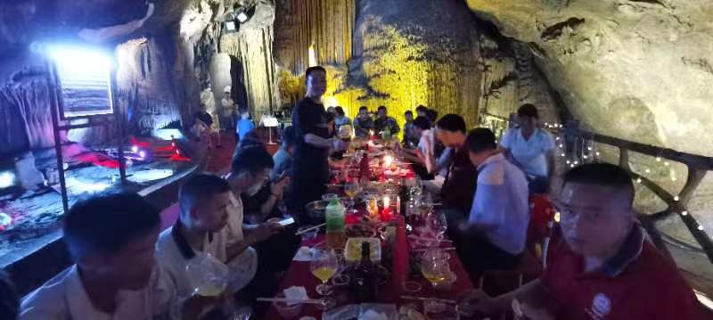 广西东兰县首个洞穴西餐酒会受欢迎(图4)