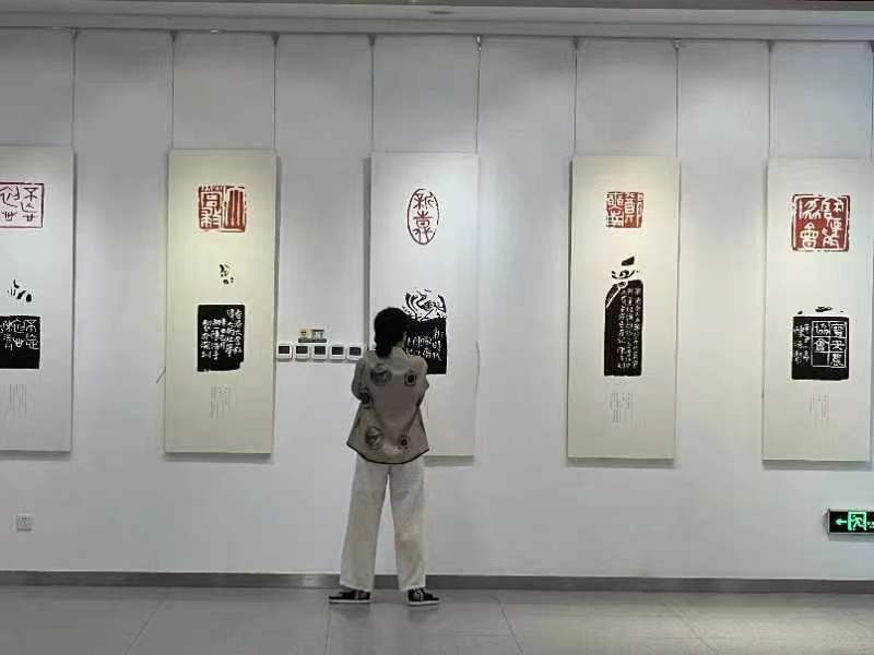 “唯美时刻——宝安美术馆典藏作品展系列一”在宝安区1990开展(图1)