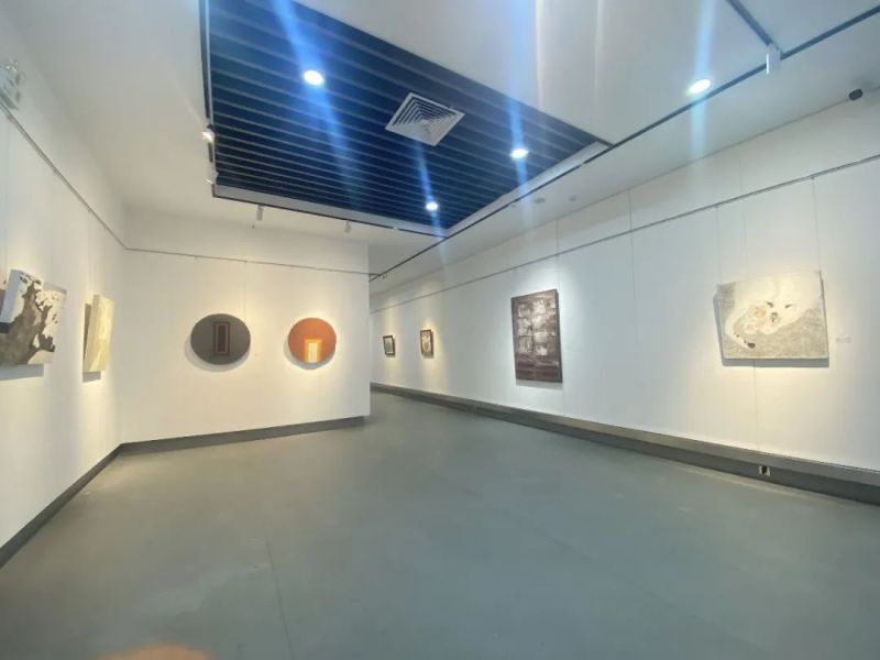 “美丽重生——中国暨深圳·宝安女画家优秀作品邀请展”在宝安图书馆开幕(图7)