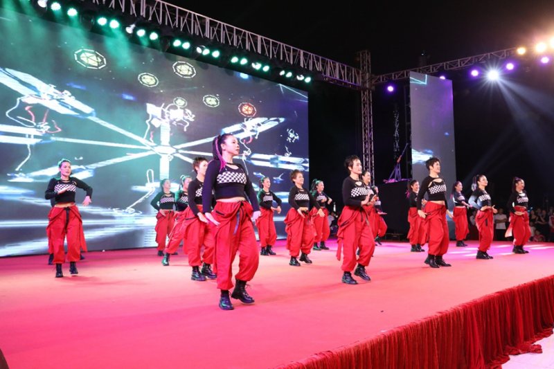 舞出我精彩 拥抱新时代(图3) 舞出我精彩 拥抱新时代(图3)