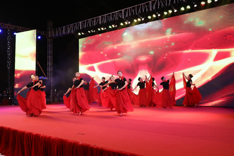 舞出我精彩 拥抱新时代(图4) 舞出我精彩 拥抱新时代(图4)