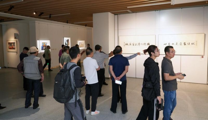 22位艺术名家出手 聚焦宝安时代风貌 ——“名家宝安行”56件精品集中亮相(图4) 22位艺术名家出手 聚焦宝安时代风貌 ——“名家宝安行”56件精品集中亮相(图4)