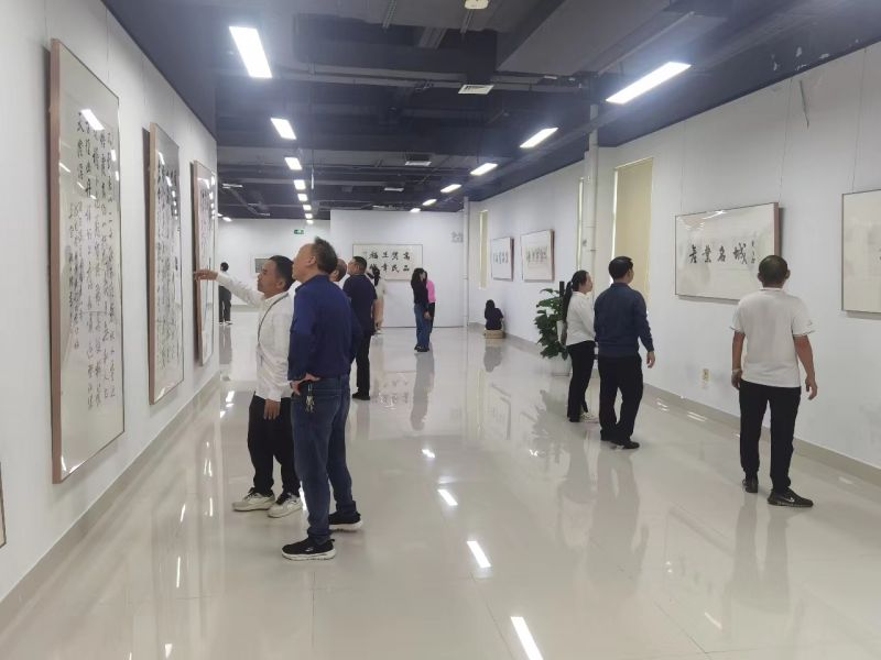 56件精品聚焦宝安时代风貌 “名家宝安行”巡展走进福海、石岩街道(图2) 56件精品聚焦宝安时代风貌 “名家宝安行”巡展走进福海、石岩街道(图2)