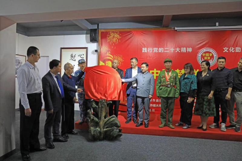 中国梦联盟大型徽标雕刻艺术作品首次在中山亮相(图2) 中国梦联盟大型徽标雕刻艺术作品首次在中山亮相(图2)