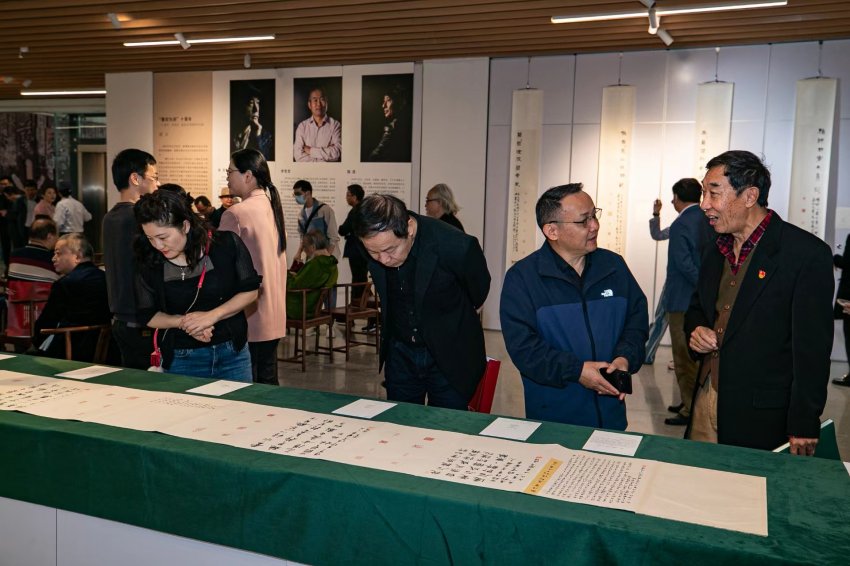 “集印为诗”十周年  ——侯军，李贺中，陈浩诗书画印展(图6)