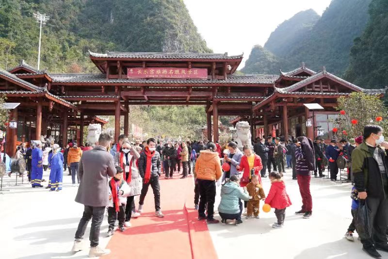 广西东兰长乐宫景区举行免费早中晚餐优惠活动启动仪式(图2)