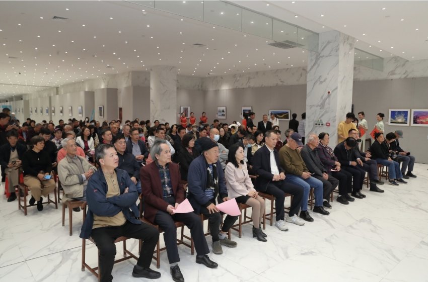 “翰墨光影”宝安区老年人书法美术摄影展在宝安1990美术馆展厅展出(图4) “翰墨光影”宝安区老年人书法美术摄影展在宝安1990美术馆展厅展出(图4)