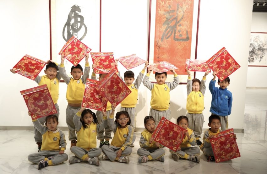 “翰墨光影”宝安区老年人书法美术摄影展在宝安1990美术馆展厅展出(图6) “翰墨光影”宝安区老年人书法美术摄影展在宝安1990美术馆展厅展出(图6)