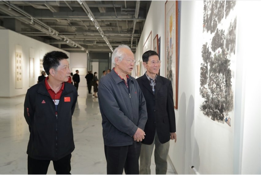 “翰墨光影”宝安区老年人书法美术摄影展在宝安1990美术馆展厅展出(图5) “翰墨光影”宝安区老年人书法美术摄影展在宝安1990美术馆展厅展出(图5)