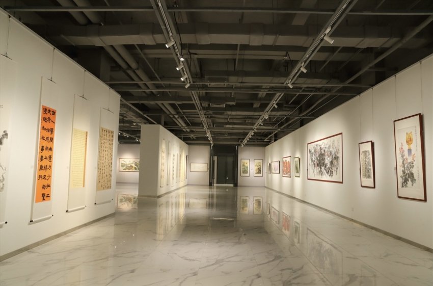 “翰墨光影”宝安区老年人书法美术摄影展在宝安1990美术馆展厅展出(图7) “翰墨光影”宝安区老年人书法美术摄影展在宝安1990美术馆展厅展出(图7)