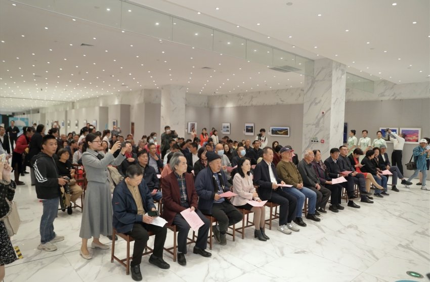 “翰墨光影”宝安区老年人书法美术摄影展在宝安1990美术馆展厅展出(图9) “翰墨光影”宝安区老年人书法美术摄影展在宝安1990美术馆展厅展出(图9)