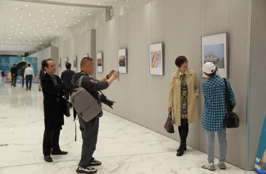 “翰墨光影”宝安区老年人书法美术摄影展在宝安1990美术馆展厅展出(图10) “翰墨光影”宝安区老年人书法美术摄影展在宝安1990美术馆展厅展出(图10)