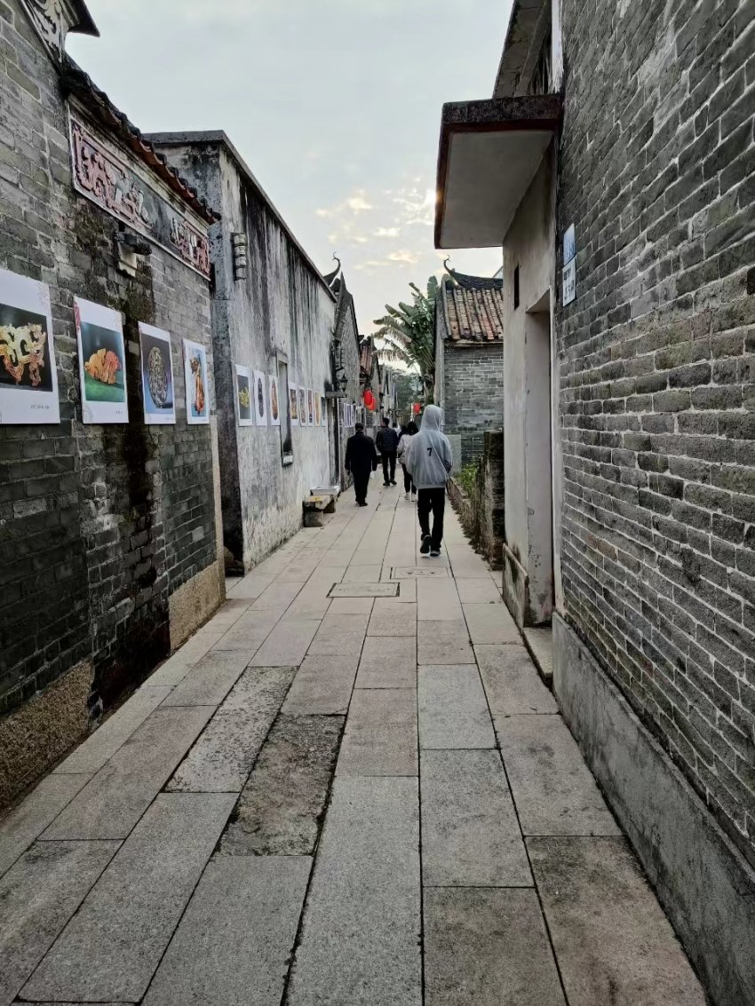 中华百龙图腾艺术展“现身”凤凰古村(图4) 中华百龙图腾艺术展“现身”凤凰古村(图4)