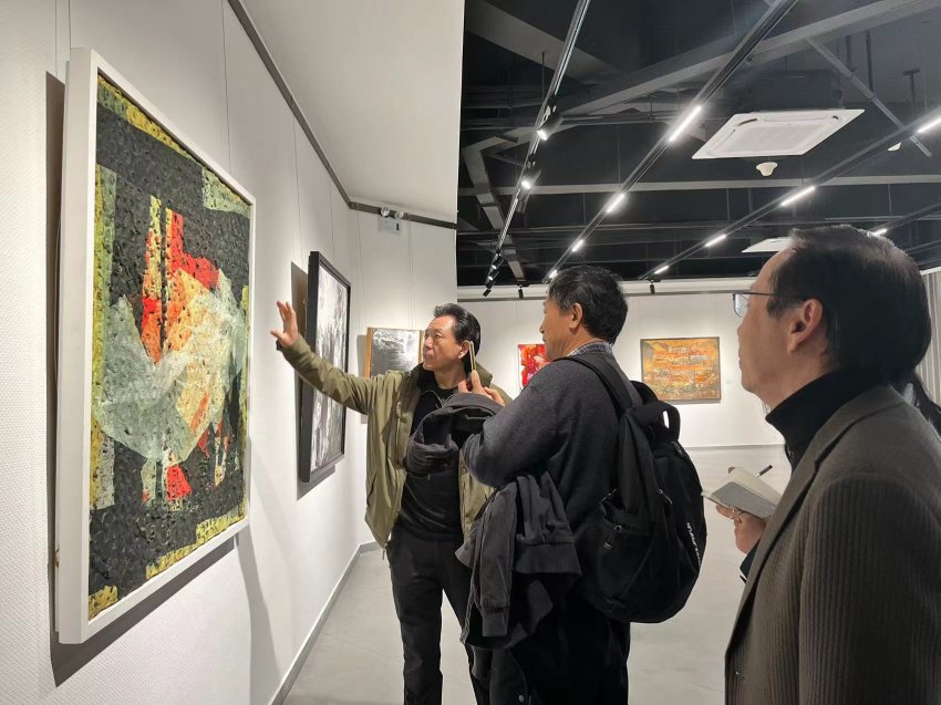 “山海春融——2024年深圳(宝安)综合材料绘画作品迎春展”举办(图4) “山海春融——2024年深圳(宝安)综合材料绘画作品迎春展”举办(图4)