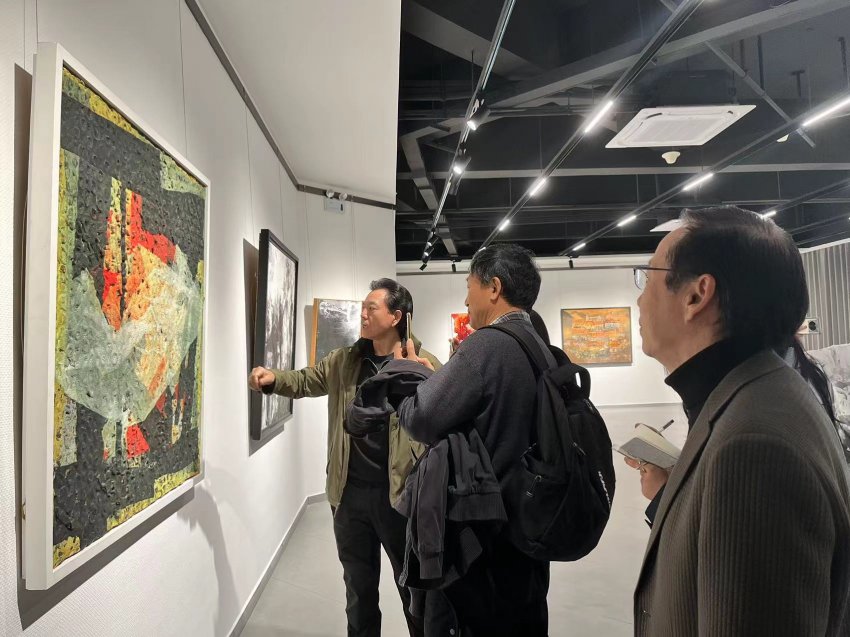 “山海春融——2024年深圳(宝安)综合材料绘画作品迎春展”举办(图3) “山海春融——2024年深圳(宝安)综合材料绘画作品迎春展”举办(图3)