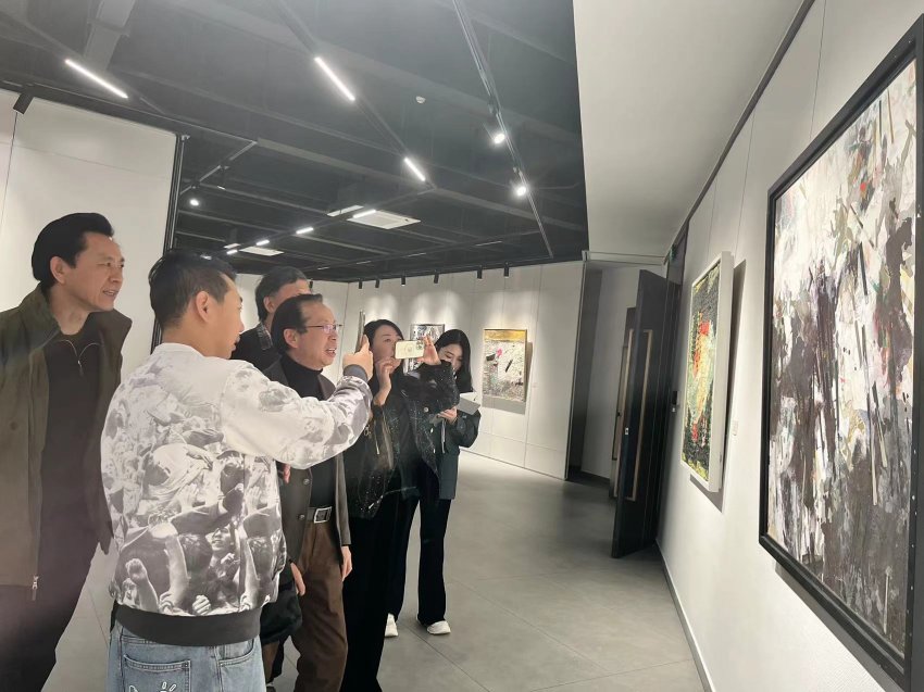 “山海春融——2024年深圳(宝安)综合材料绘画作品迎春展”举办(图6) “山海春融——2024年深圳(宝安)综合材料绘画作品迎春展”举办(图6)