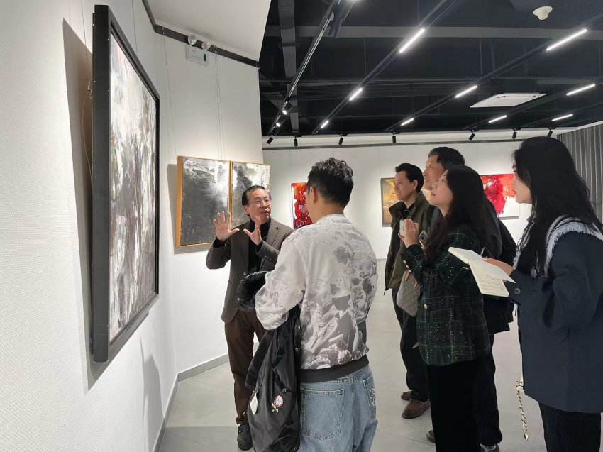 “山海春融——2024年深圳(宝安)综合材料绘画作品迎春展”举办(图7) “山海春融——2024年深圳(宝安)综合材料绘画作品迎春展”举办(图7)