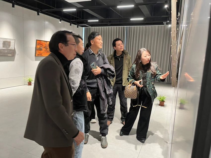 “山海春融——2024年深圳(宝安)综合材料绘画作品迎春展”举办(图10) “山海春融——2024年深圳(宝安)综合材料绘画作品迎春展”举办(图10)