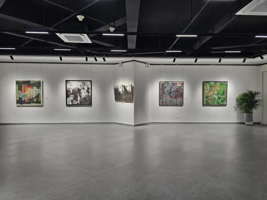 “山海春融——2024年深圳(宝安)综合材料绘画作品迎春展”举办(图13) “山海春融——2024年深圳(宝安)综合材料绘画作品迎春展”举办(图13)