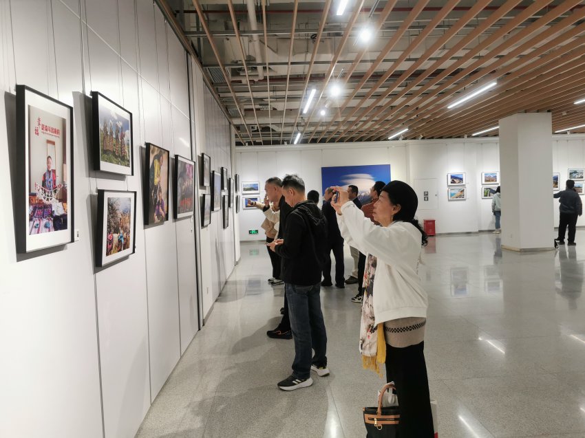 文润山海,粤林情长 !《我在林芝等你》主题摄影展亮相宝安美术馆(图3) 文润山海,粤林情长 !《我在林芝等你》主题摄影展亮相宝安美术馆(图3)