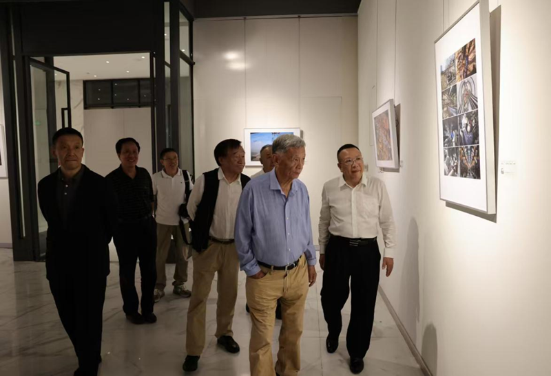 影像新质·时代强音—第十二届“群艺杯”全国摄影艺术展览在深圳宝安开幕(图4) 影像新质·时代强音—第十二届“群艺杯”全国摄影艺术展览在深圳宝安开幕(图4)