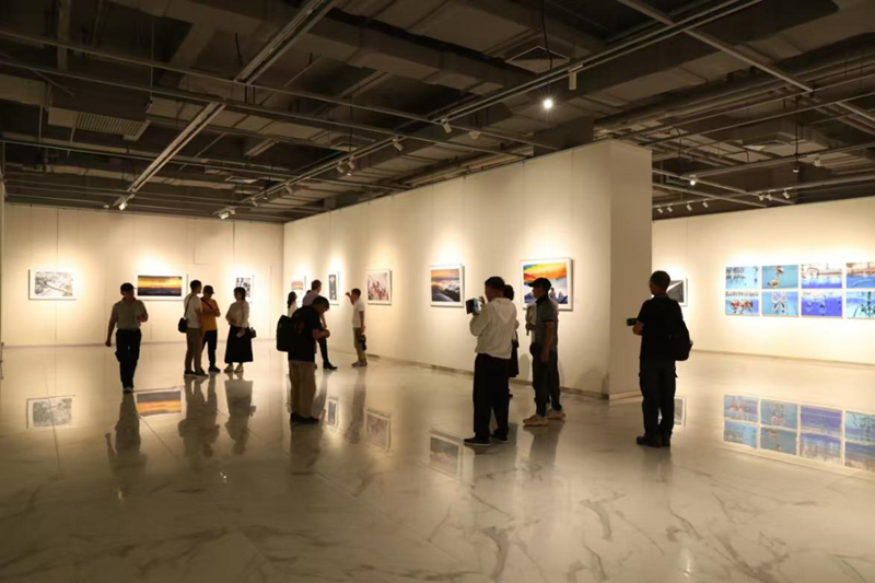 影像新质·时代强音—第十二届“群艺杯”全国摄影艺术展览在深圳宝安开幕(图6) 影像新质·时代强音—第十二届“群艺杯”全国摄影艺术展览在深圳宝安开幕(图6)