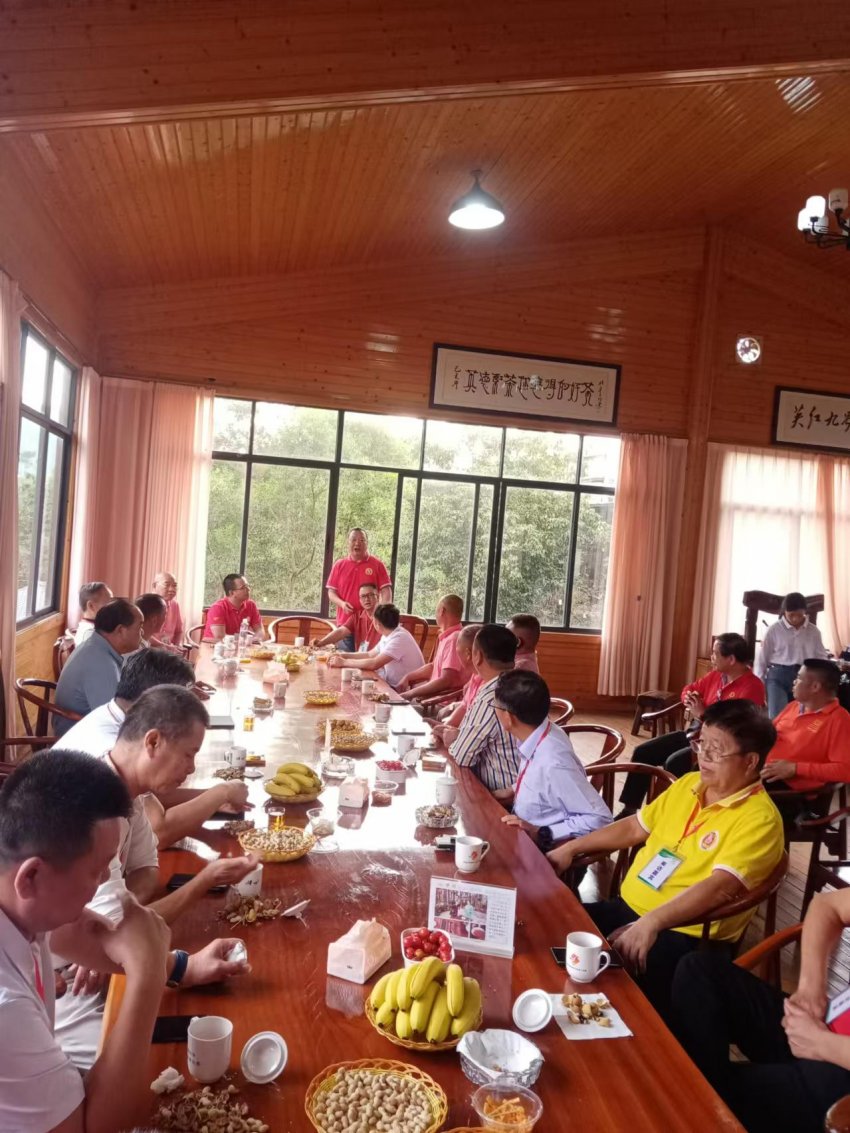 广东黎氏宗亲代表团莅临广东英洲红农文旅科技公司参观考察(图4) 广东黎氏宗亲代表团莅临广东英洲红农文旅科技公司参观考察(图4)