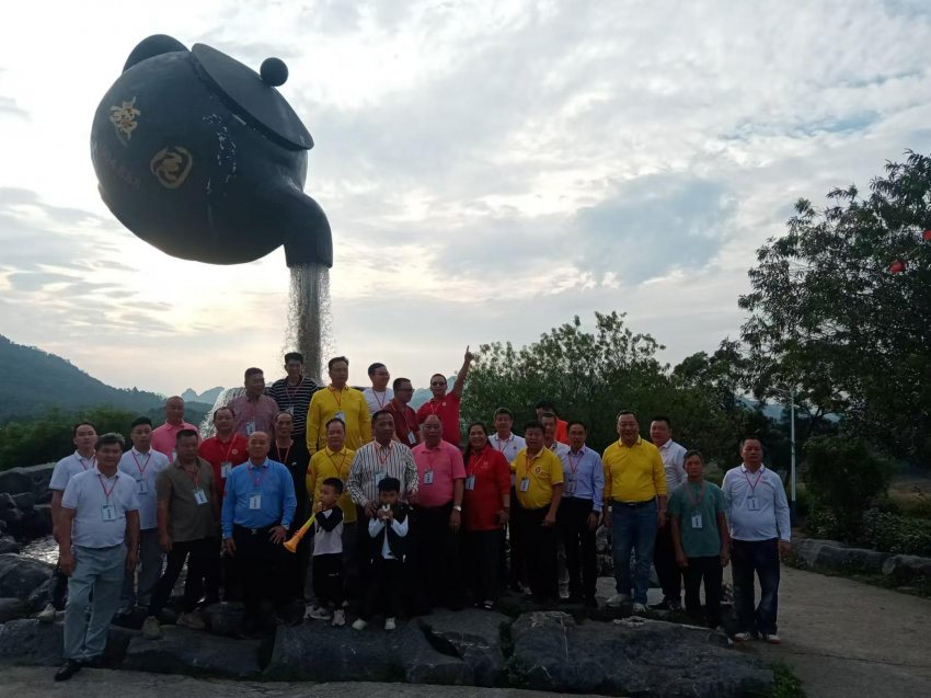 广东黎氏宗亲代表团莅临广东英洲红农文旅科技公司参观考察(图2) 广东黎氏宗亲代表团莅临广东英洲红农文旅科技公司参观考察(图2)