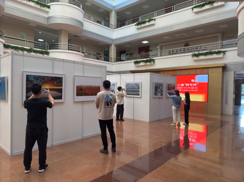 “影像新质·时代强音”!第十二届“群艺杯”全国摄影艺术展览在宝安燕罗巡展(图2) “影像新质·时代强音”!第十二届“群艺杯”全国摄影艺术展览在宝安燕罗巡展(图2)