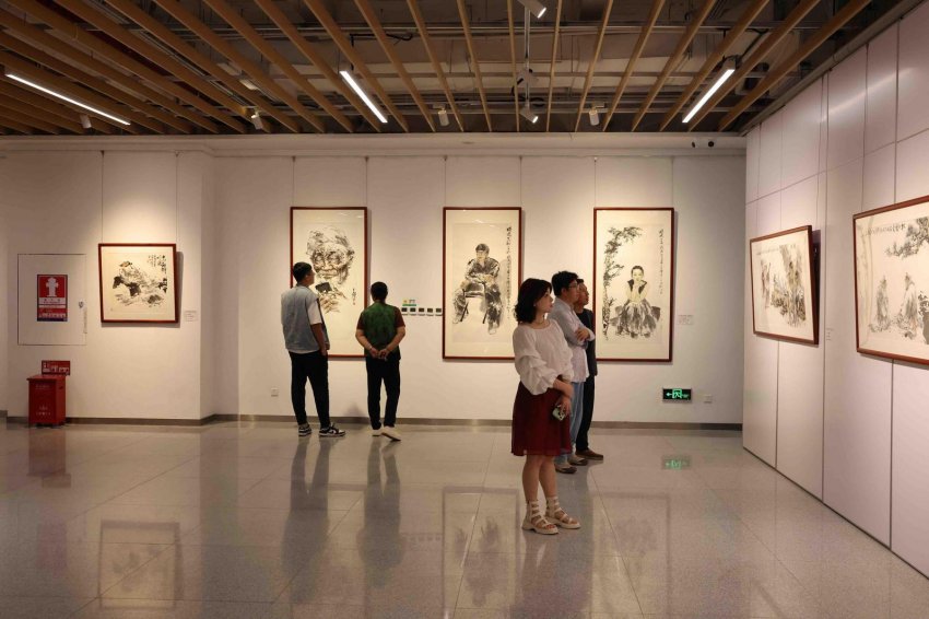 “东升紫韵 欲晓清风——吴冬声、喻哓伉俪画展”在深圳宝安开展(图5) “东升紫韵 欲晓清风——吴冬声、喻哓伉俪画展”在深圳宝安开展(图5)