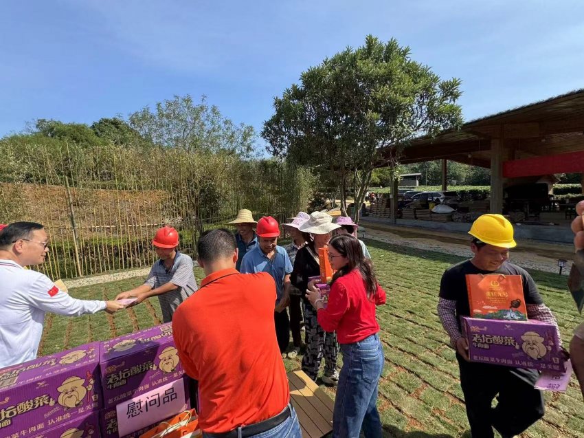 广东英洲红农文旅科技股份有限公司春节前慰问英德市茶农代表(图2) 广东英洲红农文旅科技股份有限公司春节前慰问英德市茶农代表(图2)